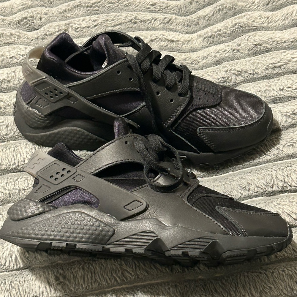 Nike Black Athletic Shoes